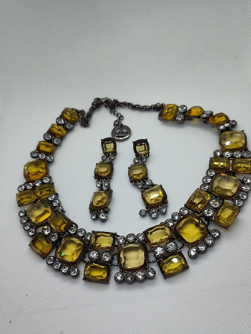 1970s Crown Trifari Choker lucite and rhinestone Necklace with drop earrings